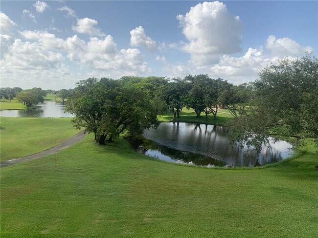 Building Photo - 13250 SW 4th Ct