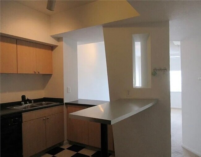 Building Photo - 2331 W Horatio St