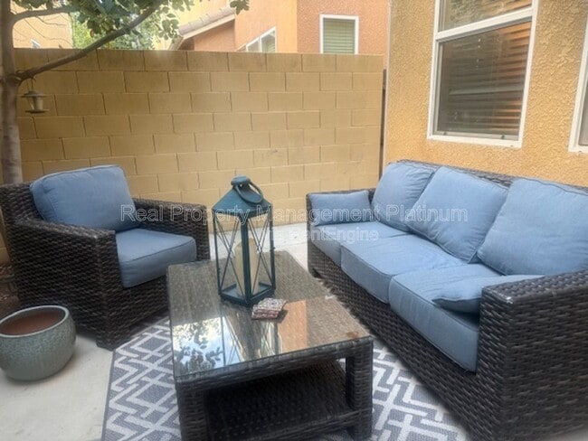 Building Photo - 1532 N Sanders Ave