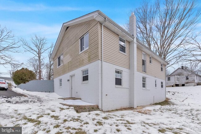 Building Photo - 383 Sollers Wharf Rd