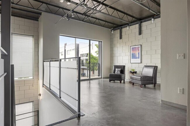 Building Photo - 4801 S Congress Ave