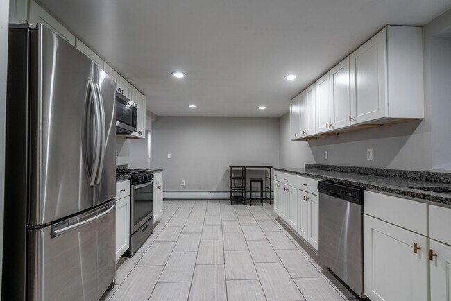 Building Photo - 295 Huxley Ave