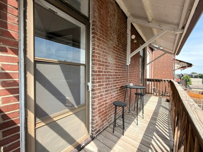 Building Photo - 1852 Russell Blvd