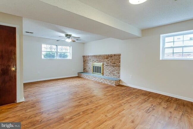 Building Photo - Brick Split Foyer With Large Backyard, 2 K...