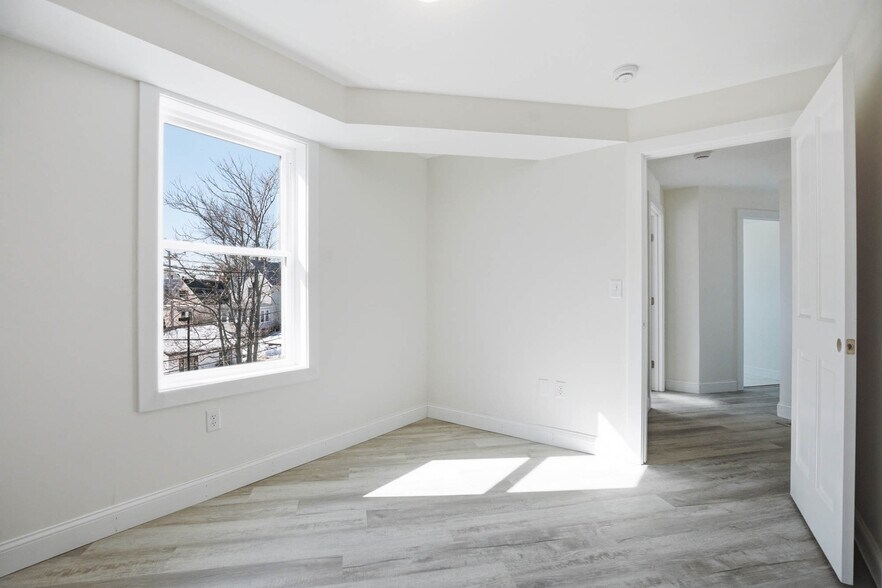 Building Photo - 23 Blake St