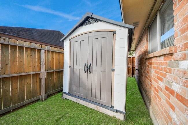 Building Photo - 11915 Binghamton Dr