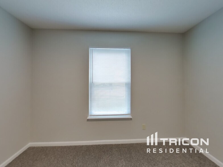 Building Photo - 10664 Glenayr Dr