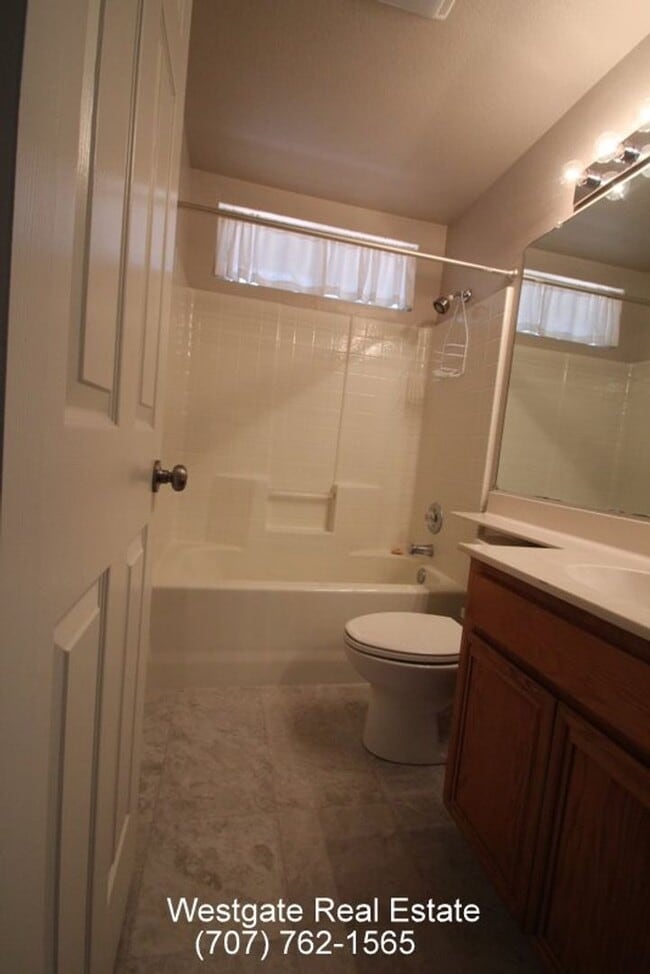 Building Photo - 1801 Foxboro St