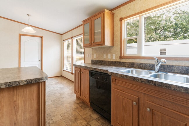 Building Photo - 202 Wild Flower Dr