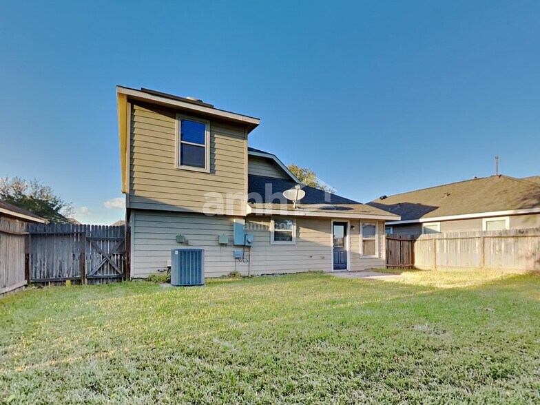 Building Photo - 5318 Rio Dr
