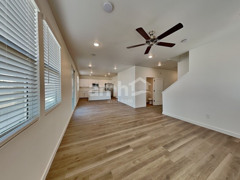 Building Photo - 18492 W Cottontail Ln