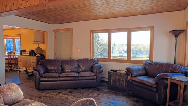 Building Photo - 1045 Dawn Dr