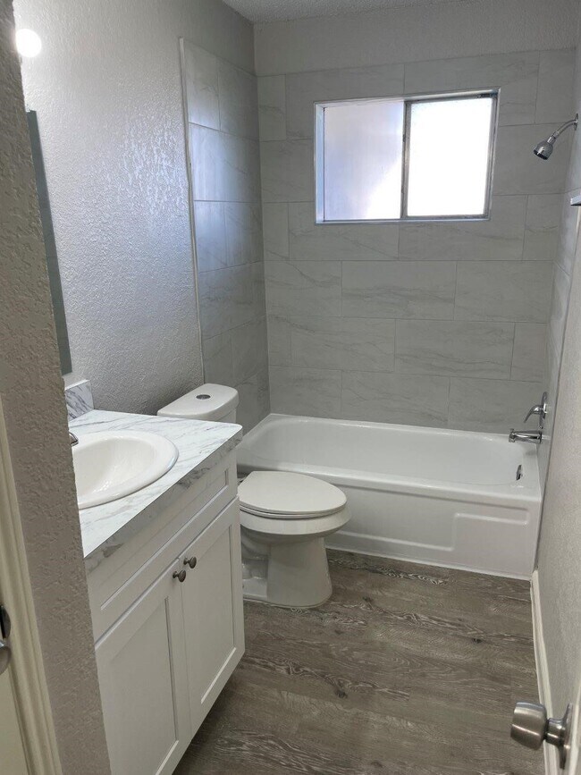 Building Photo - 4914 Fairgreen Ln