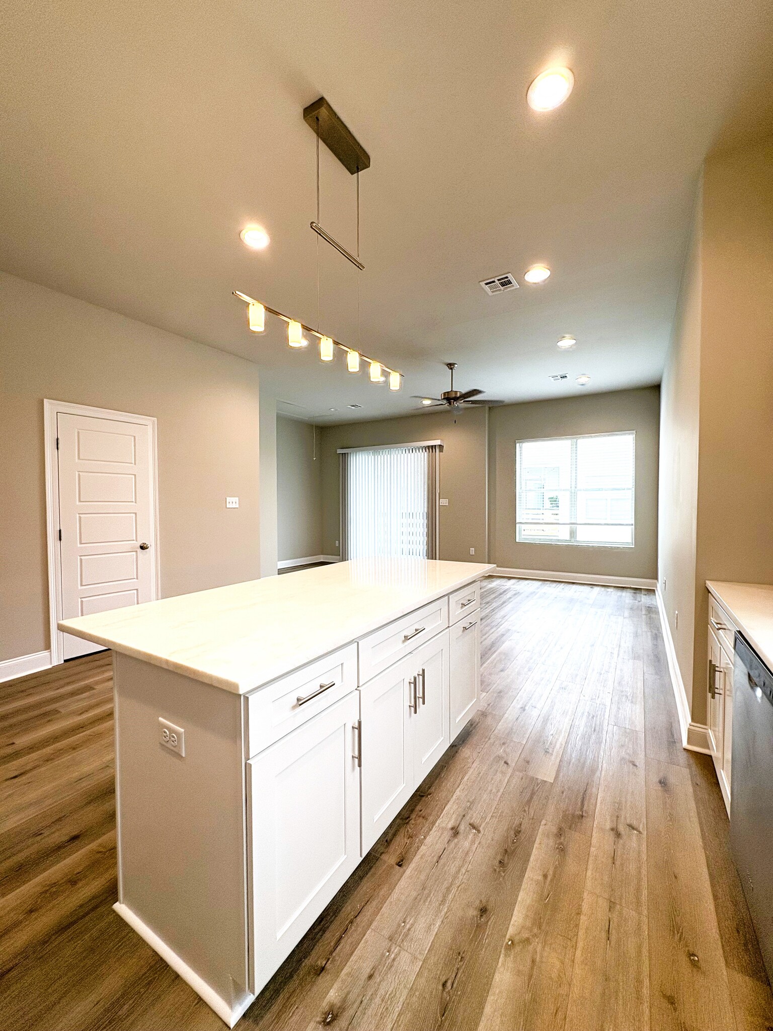 kitchen/living area - 107 Centre Sarcelle Blvd