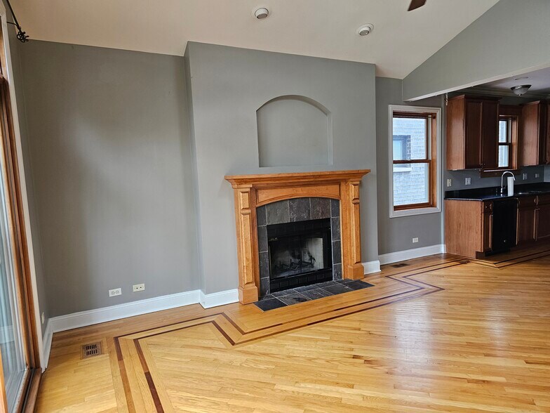 Living room. - 4933 N Winthrop Ave