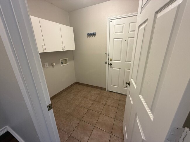 Building Photo - "Beautiful 4-Bed, 2-Bath Home in Emerald Valley – Lease for $1,725 (15 Months)