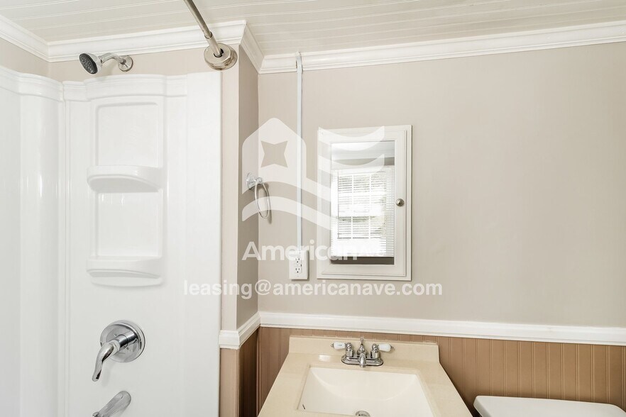 Building Photo - 2125 Haile St