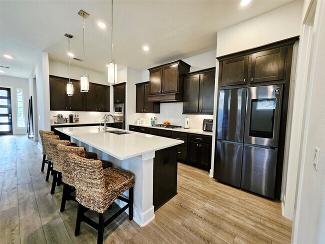 Building Photo - 15822 Pilot Knob Dr