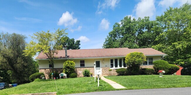 Building Photo - 4902 Creek Dr