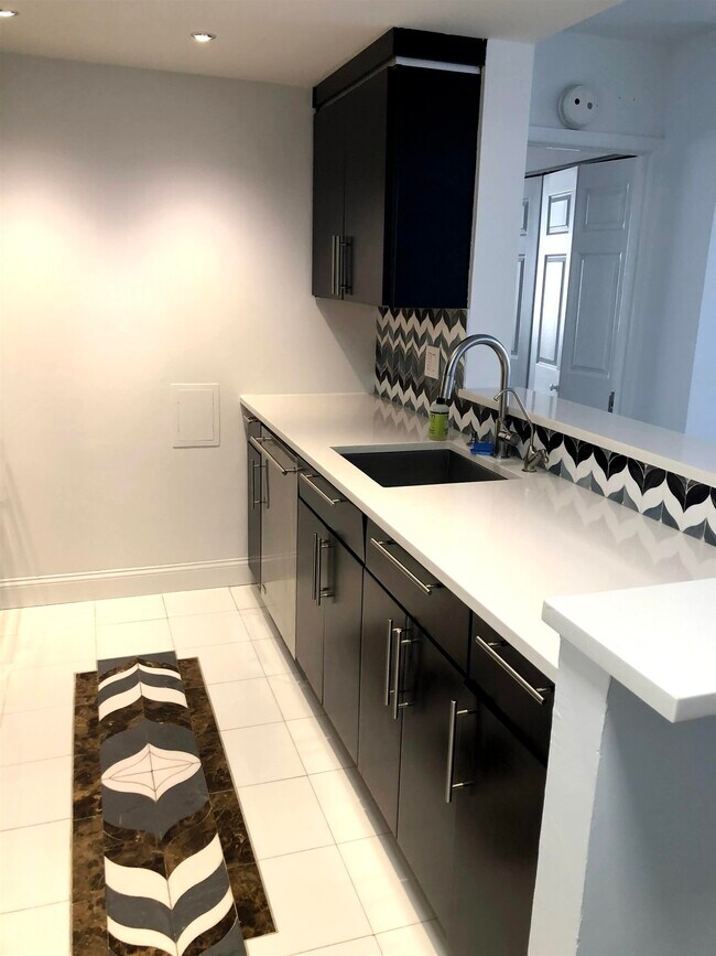 Building Photo - 20 2nd St