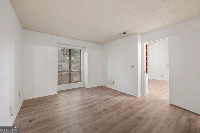 Building Photo - 1306 McClelen Way