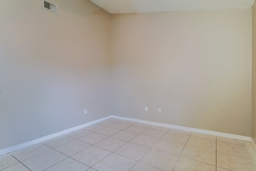 Building Photo - 3744 Dartford Dr