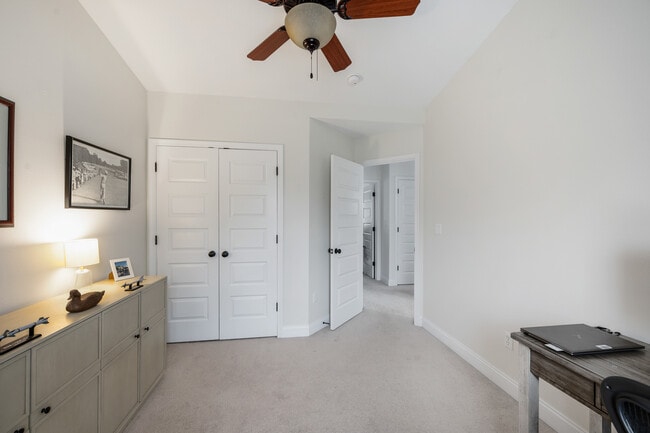 Building Photo - 1066 Commonwealth Cir