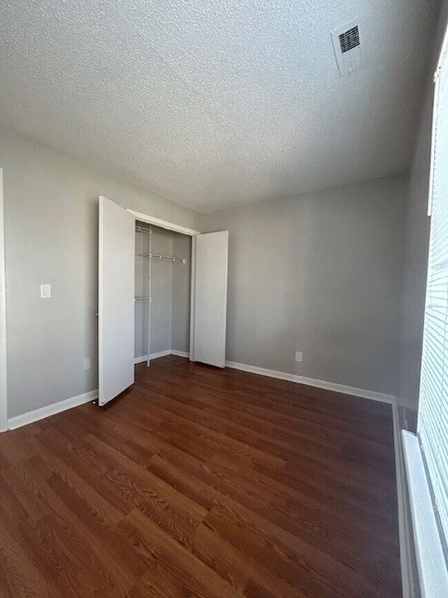 Building Photo - 9505 University Terrace Dr