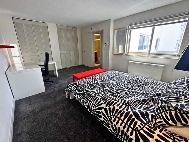 Building Photo - Welcome to Takoma Overlook! Furnished 1br 1ba condo