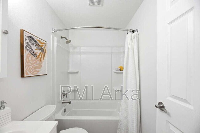 Building Photo - 12107 NE Bel Red Rd