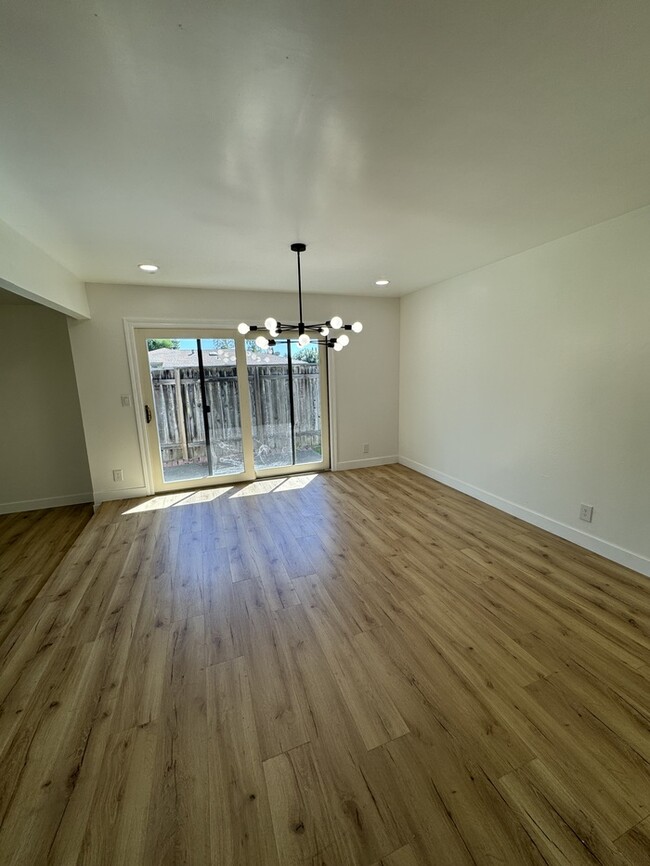 Building Photo - Beautiful 2 Bedroom 1 Bathroom for Rent in...