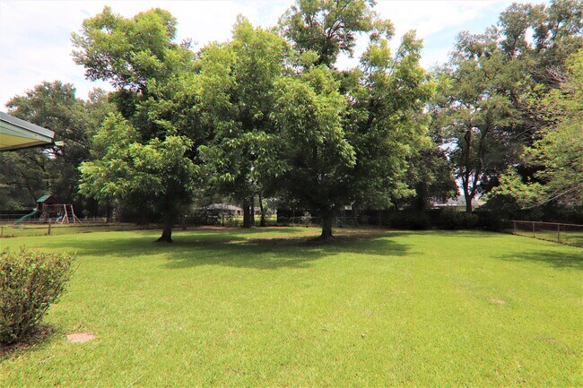 Building Photo - 880 Morning Glory Dr