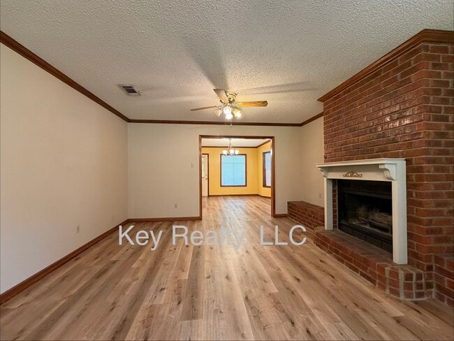 Building Photo - 108 Lake Dr