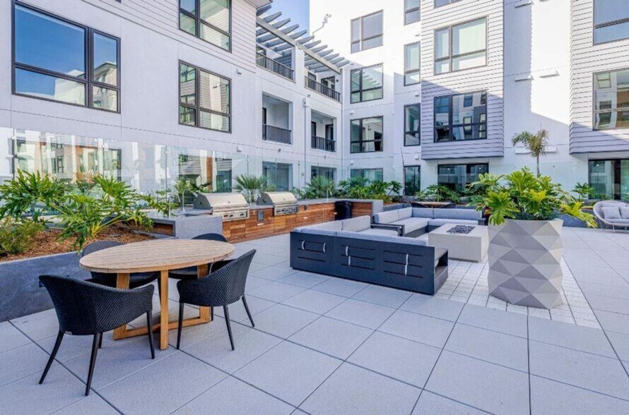 Building Photo - 100 Aspen Way