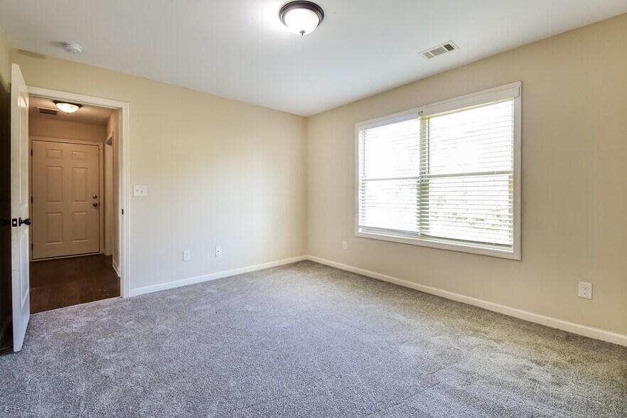 Building Photo - 206 Comet Ct