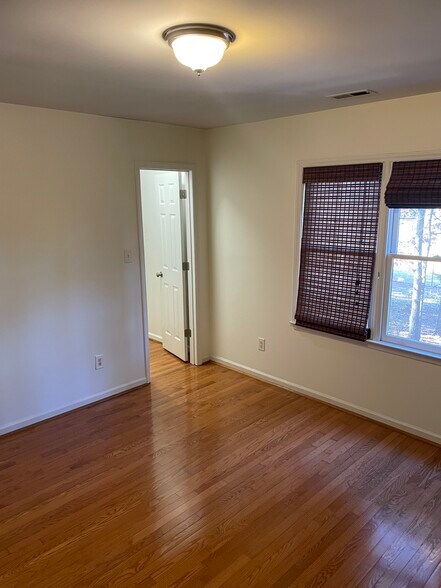 Building Photo - 705 Cash St