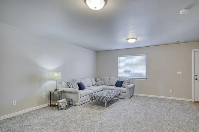 Building Photo - Modern 3-Bedroom Home with Resort-Style Amenities
