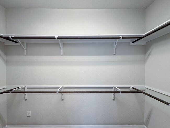 Building Photo - 9306