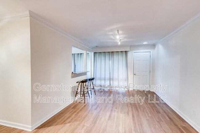Building Photo - 201 Acklen Park Dr