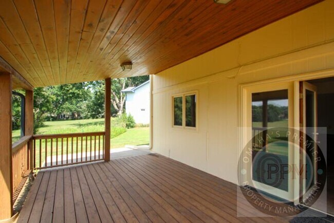 Building Photo - 5614 N 116th Ave