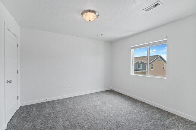 Building Photo - 14888 S Sliding Rock Way