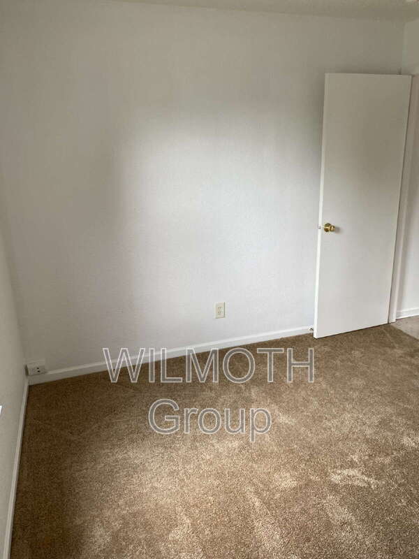 Building Photo - 5251 Bluff View Dr