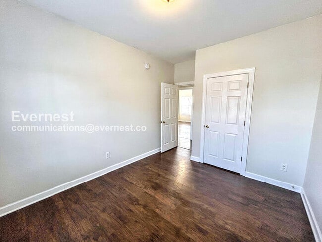 Building Photo - 503 Castleview Dr