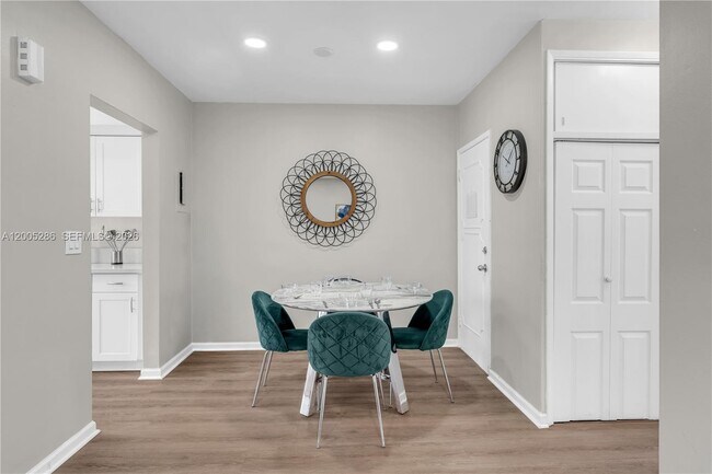 Building Photo - 10006 E Bay Harbor Dr