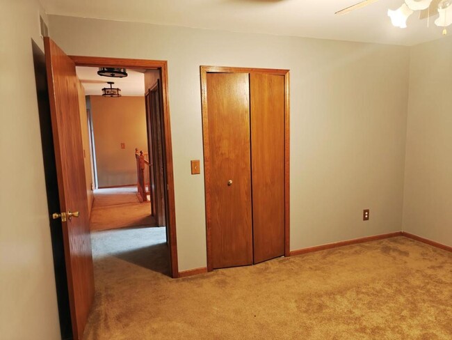 Building Photo - 43782 Nowland Dr