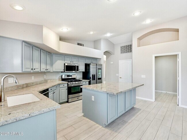 Building Photo - 9926 E Pantera Ave