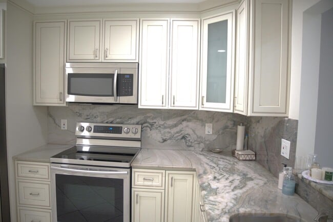 Building Photo - 9746 Lancaster Pl