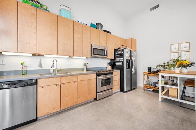 Building Photo - 507 Sabine St