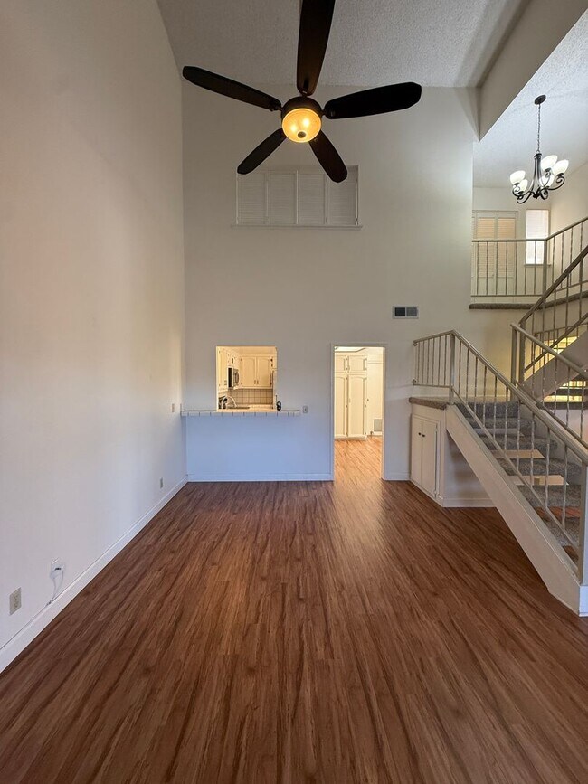 Building Photo - Beautiful Two Story Orcutt Town Home in th...