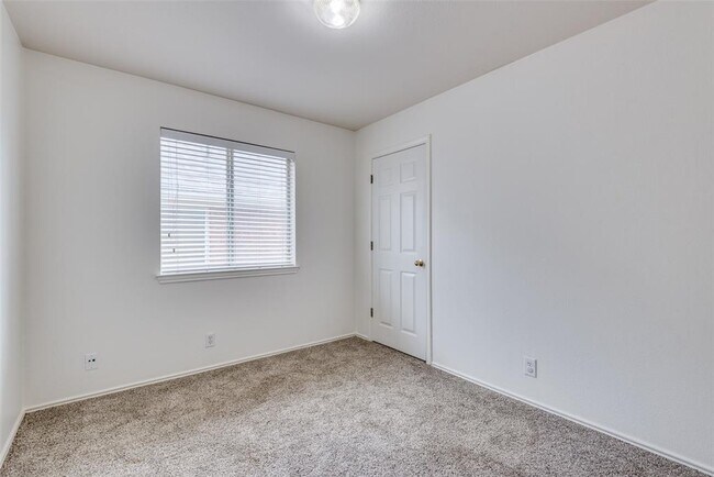 Building Photo - 1723 Rosenborough Ln S